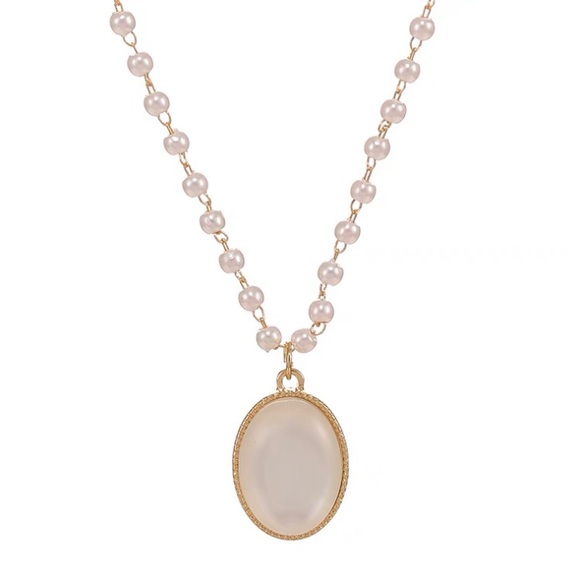 ❤️Seller’s Pick❤️ ❣️$25/3❣️ White Moonstone Pendant Faux Pearls Chain Necklace - Picture 8 of 11